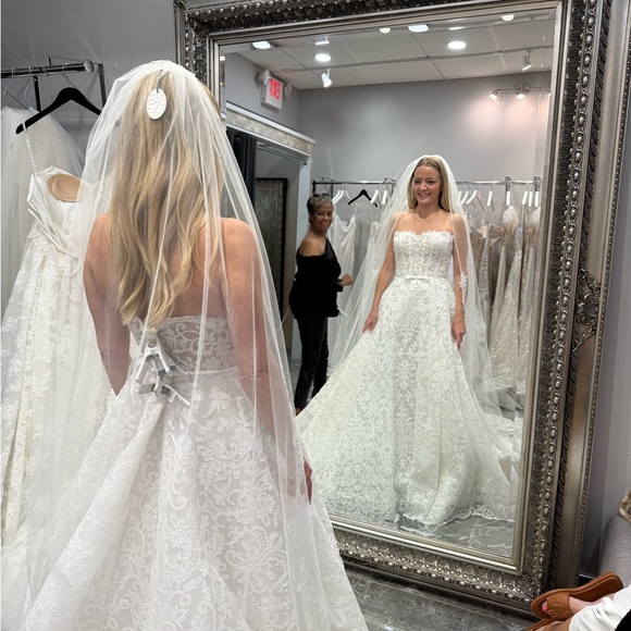 La Premiere Dresses & Skirts - Elegant Lace Wedding Dress